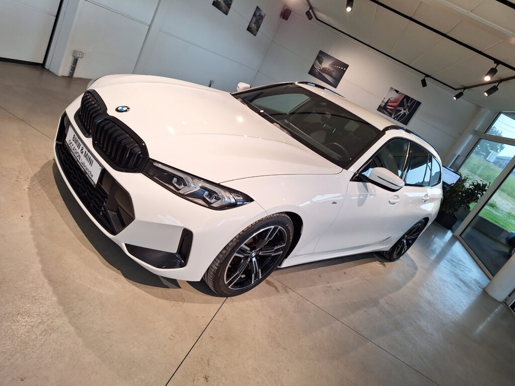 BMW 318Das TOURING sDrive M-SPORT