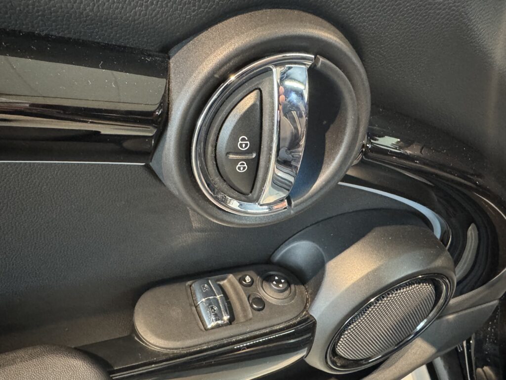 MINI COOPER SE ELECTRIQUE ( 240KM d’autonomie)