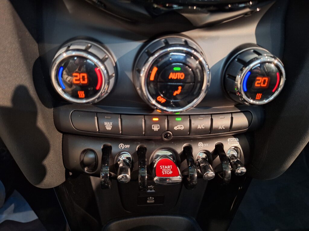 MINI COOPER CAMDEN EDITION