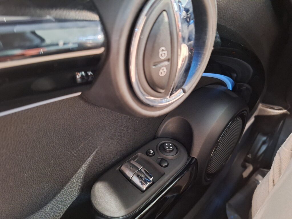 MINI COOPER CAMDEN EDITION